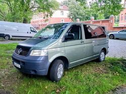 Grün Gebraucht 2008 VW Caravelle Van / Kleinbus | 11.999 €