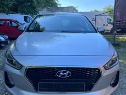 Silber Gebraucht 2017 Hyundai i30 Select Limousine | 10.900 € (Fairer Preis)