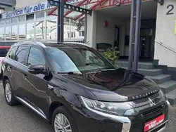 Rubinschwarz Gebraucht 2020 Mitsubishi Outlander P-HEV Plus SUV | 17.990 € (Superpreis)