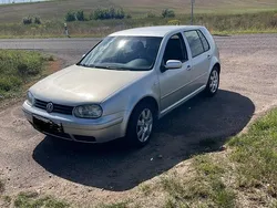 Silber Gebraucht 2003 VW Golf IV Kleinwagen | 1.999 €
