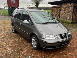 Grau Gebraucht 2009 VW Sharan Van / Kleinbus | 5.500 € (Etwas zu teuer)
