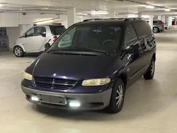 Violet Gebraucht 1998 Chrysler Voyager Van / Kleinbus | 2.500 €