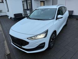 Weiß Gebraucht 2024 Ford Focus Titanium Limousine | 19.980 € (Guter Preis)