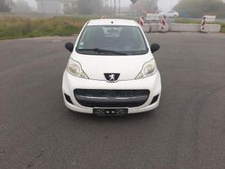 Weiß Gebraucht 2009 Peugeot 107 Kleinwagen | 1.500 € (Fairer Preis)