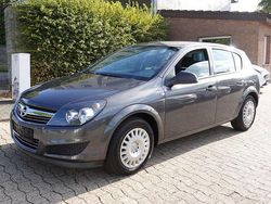 Grau Gebraucht 2009 Opel Astra Selection Limousine | 5.400 € (Teuer)