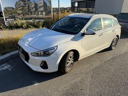 Weiß Gebraucht 2017 Hyundai i30 Passion Limousine | 4.200 €