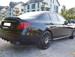 Schwarz Gebraucht 2016 Mercedes 220 Limousine | 20.500 €