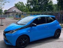 Blau Gebraucht 2015 Toyota Aygo Kleinwagen | 6.600 € (Etwas zu teuer)