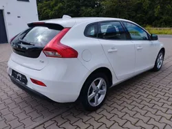 Weiß Gebraucht 2017 Volvo V40 Kombi | 11.300 € (Superpreis)