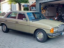 Grün Gebraucht 1985 Mercedes 240 Limousine | 13.900 €