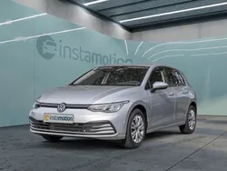 Silber Gebraucht 2024 VW Golf VIII Life Limousine | 25.870 € (Fairer Preis)