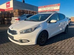 Weiß Gebraucht 2013 Kia Ceed Edition 7 Limousine | 3.499 € (Etwas zu teuer)