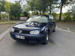 Blau Gebraucht 2001 VW Golf IV Kombi | 1.300 € (Fairer Preis)