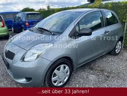 Silber Gebraucht 2006 Toyota Yaris Cool Kleinwagen | 1.990 € (Teuer)
