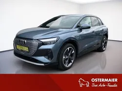 Blau Gebraucht 2022 Audi Q4 e-tron Ambiente SUV | 29.880 € (Etwas zu teuer)