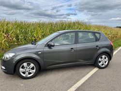Grau Gebraucht 2011 Kia Ceed Edition 7 Limousine | 6.899 € (Fairer Preis)