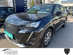 Lackierung schwarz perla nera/ Gebraucht 2022 Peugeot e-2008 Active SUV | 16.990 € (Superpreis)