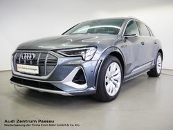 Grau Gebraucht 2020 Audi e-tron SUV | 48.750 €