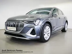 Grau Gebraucht 2020 Audi e-tron SUV | 48.750 € (Teuer)