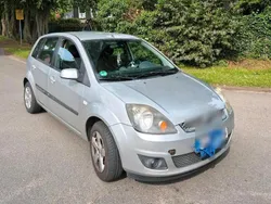 Silber Gebraucht 2007 Ford Fiesta Ghia Kleinwagen | 1.750 € (Guter Preis)