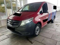 Rot Gebraucht 2022 Mercedes Vito Van / Kleinbus | 19.900 €