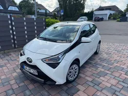 Weiß Gebraucht 2019 Toyota Aygo Play Kleinwagen | 6.990 € (Guter Preis)