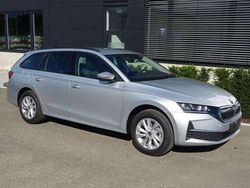 Brillantsilber Neu 2025 Skoda Octavia Selection Kombi | 28.560 € (Superpreis)