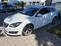 Weiß Gebraucht 2015 Opel Insignia OPC Kombi | 11.111 €