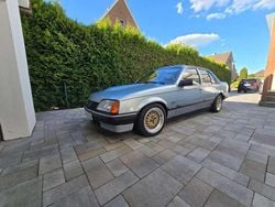 Blau Gebraucht 1986 Opel Rekord Exklusiv Limousine | 6.200 €