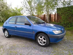 Blau Gebraucht 1996 Peugeot 306 Kleinwagen | 2.750 €