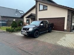 Braun Gebraucht 2013 Nissan Navara Abholung | 12.990 € (Teuer)