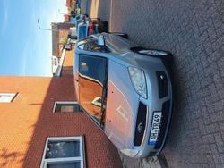 Silber Gebraucht 2004 Ford C-MAX Ghia Van / Kleinbus | 699 € (Fairer Preis)