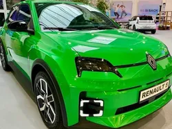 Gruen Gebraucht 2024 Renault R5 Komfort Kleinwagen | 30.990 € (Fairer Preis)