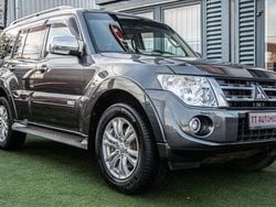 Grau Gebraucht 2013 Mitsubishi Pajero Edition SUV | 17.999 € (Fairer Preis)