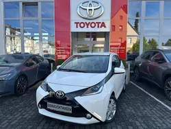 Weiß Gebraucht 2015 Toyota Aygo X-play Kleinwagen | 8.300 € (Fairer Preis)