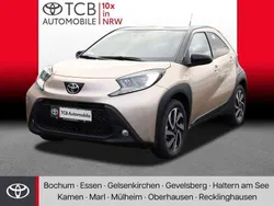 Ginger beige / dach schwarz Gebraucht 2024 Toyota Aygo Team Kleinwagen | 17.489 € (Fairer Preis)
