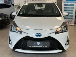 Weiß Gebraucht 2017 Toyota Yaris Hybrid Comfort Limousine | 13.999 € (Fairer Preis)
