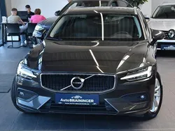Grau Gebraucht 2019 Volvo V60 Momentum Kombi | 18.850 € (Fairer Preis)