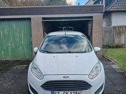 Weiß Gebraucht 2014 Ford Fiesta Kleinwagen | 3.000 € (Fairer Preis)