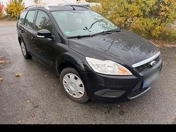 Schwarz Gebraucht 2010 Ford Focus Kombi | 1.450 €