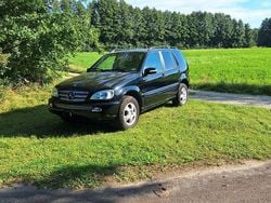 Schwarz Gebraucht 2002 Mercedes ML320 SUV | 2.650 € (Superpreis)