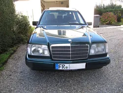 Grün Gebraucht 1996 Mercedes E220 Kombi | 11.000 €