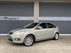Grau Gebraucht 2008 Ford Focus Ghia Limousine | 5.500 € (Etwas zu teuer)