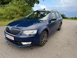 Pacificblau Gebraucht 2015 Skoda Octavia Ambition Kombi | 9.900 € (Guter Preis)