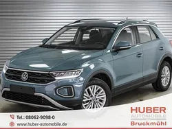 Petroleum blue metallic (z3) Gebraucht 2024 VW T-Roc Life SUV | 25.790 € (Superpreis)