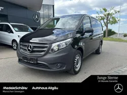 Obsidianschwarz (metallic) Gebraucht 2022 Mercedes Vito Van / Kleinbus | 28.381 € (Guter Preis)