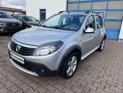 Grau Gebraucht 2012 Dacia Sandero Lauréate Kleinwagen | 3.000 € (Fairer Preis)