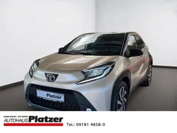 4u9)/ black mica (209) (beige Gebraucht 2023 Toyota Aygo Comfort Kleinwagen | 16.980 € (Fairer Preis)