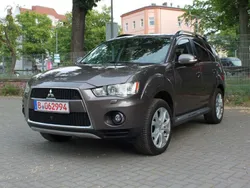 Braun Gebraucht 2011 Mitsubishi Outlander SUV | 7.990 € (Fairer Preis)