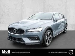 Grau Gebraucht 2024 Volvo V60 CC Plus Kombi | 39.900 € (Superpreis)